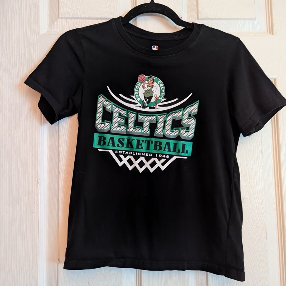 NBA Black Celtics Short Sleeve Tee